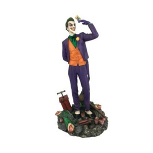 DIAMOND DC COMIC GALLERY  JOKER DIORAMA 23 CM